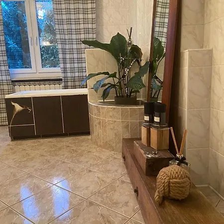 Lux Chodziez, Zwyciestwa 13 Apartment